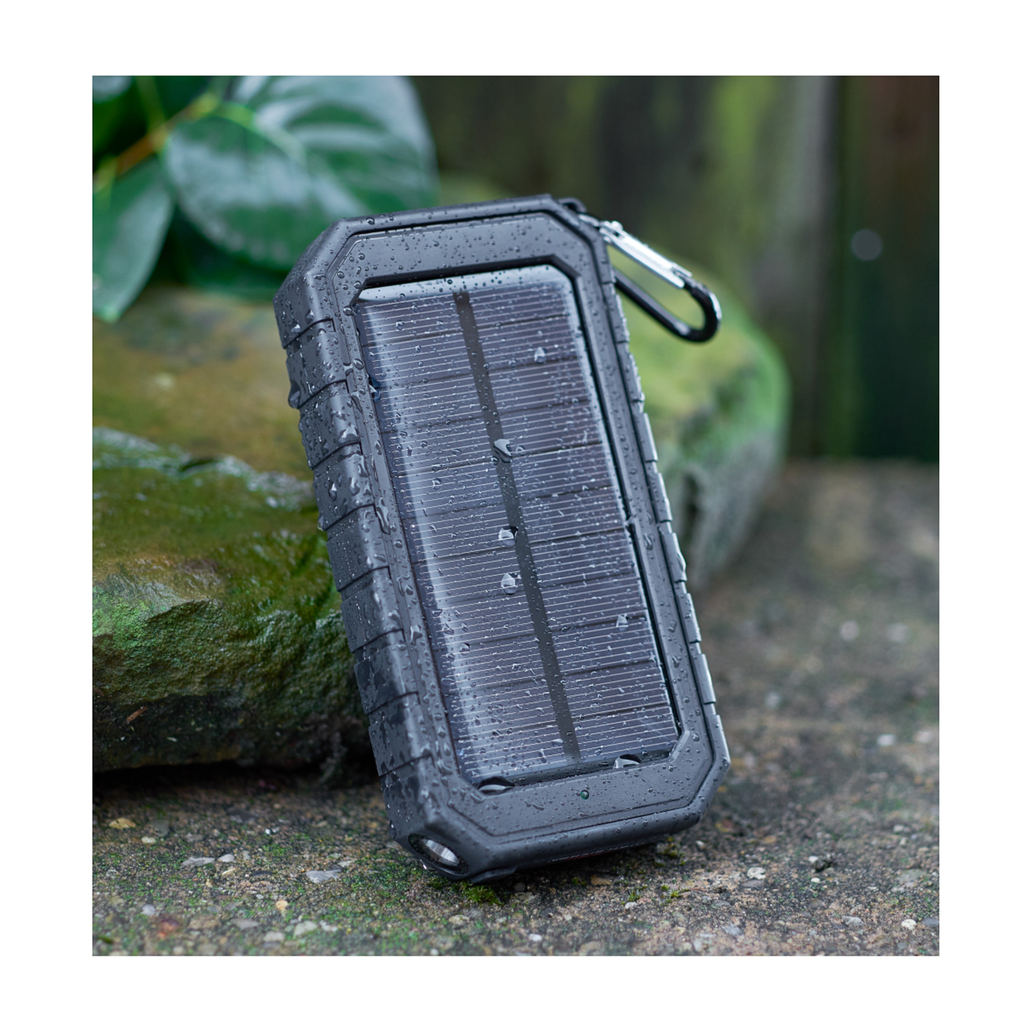 Solar Power Wireless Bank with Flashlight